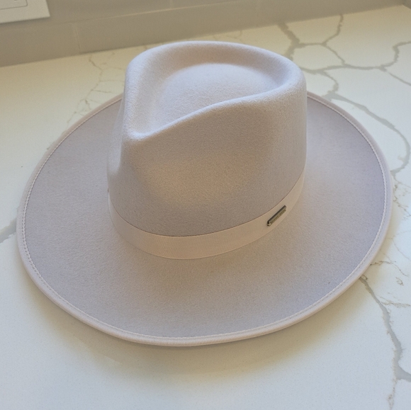 Gigi Pip Monroe Rancher - Picture 1 of 8